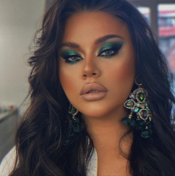 MAC Dazzleshadow Metallic Eyeshadow- Emerald Cut - Shimmering Dark Green - Picture 8 of 17